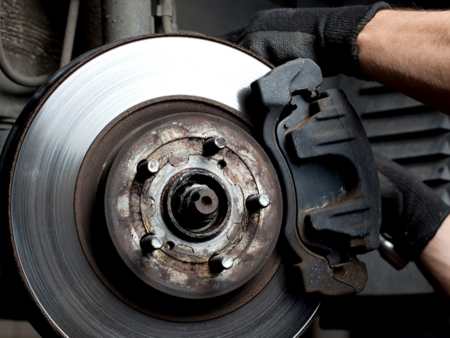 Bremsenpflege – Warum eine Bremseninspektion im Herbst sinnvoll ist